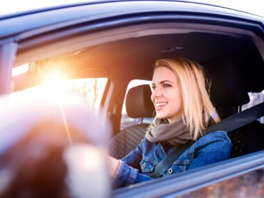 Woman driving a car Dame am Steuer eines PKW